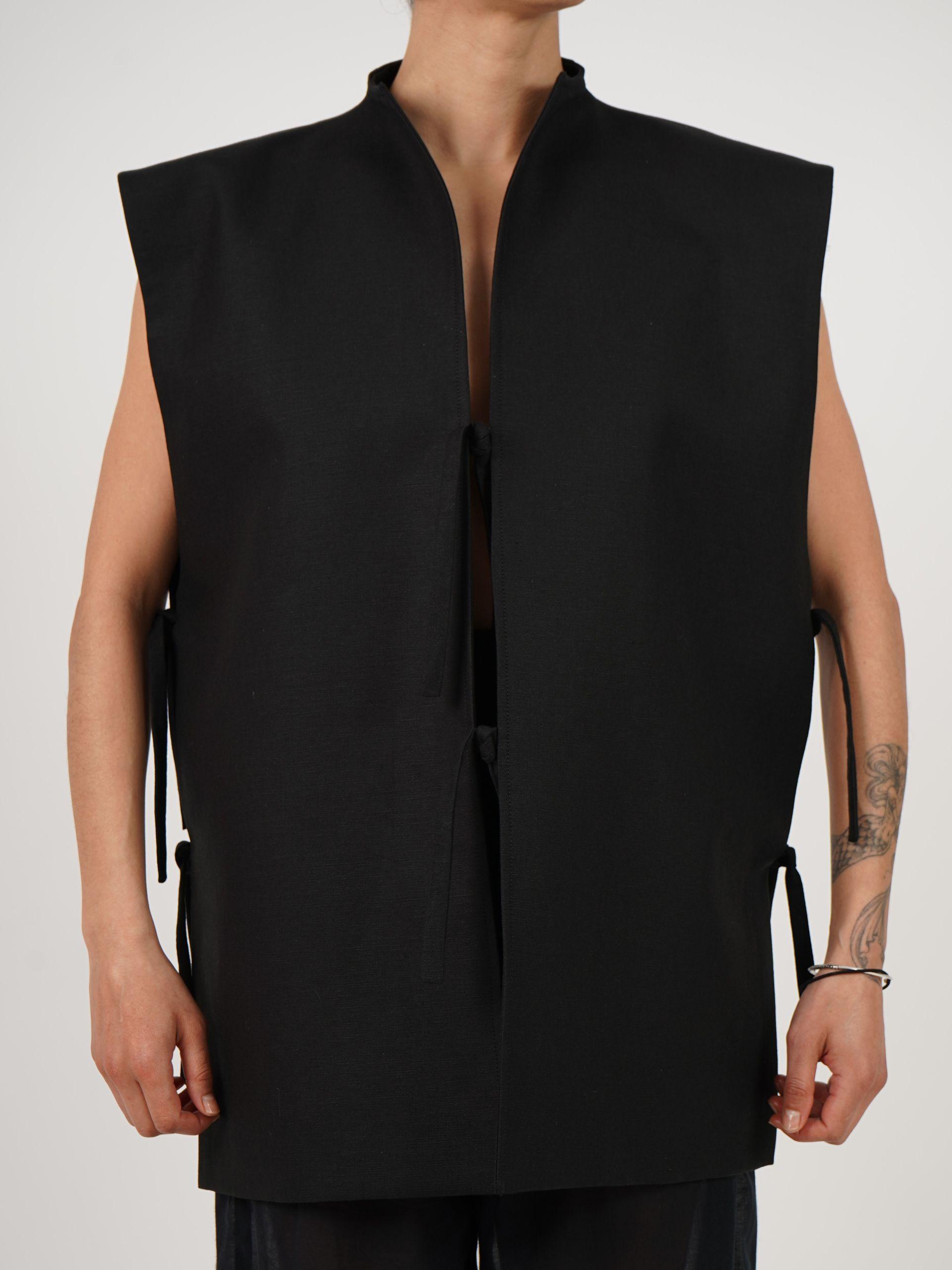 the-sleeveless-veste